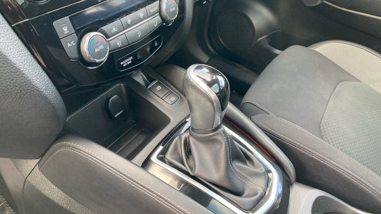 Nissan Qashqai 1.3 DiG-T 160 [157] N-Connecta 5dr DCT Glass Roof Petrol Hatchback